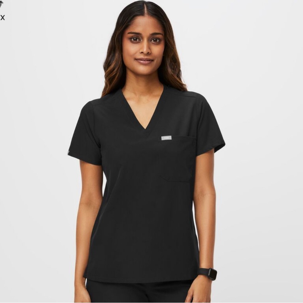 Catarina FREEx One-Pocket Scrub Top NWT